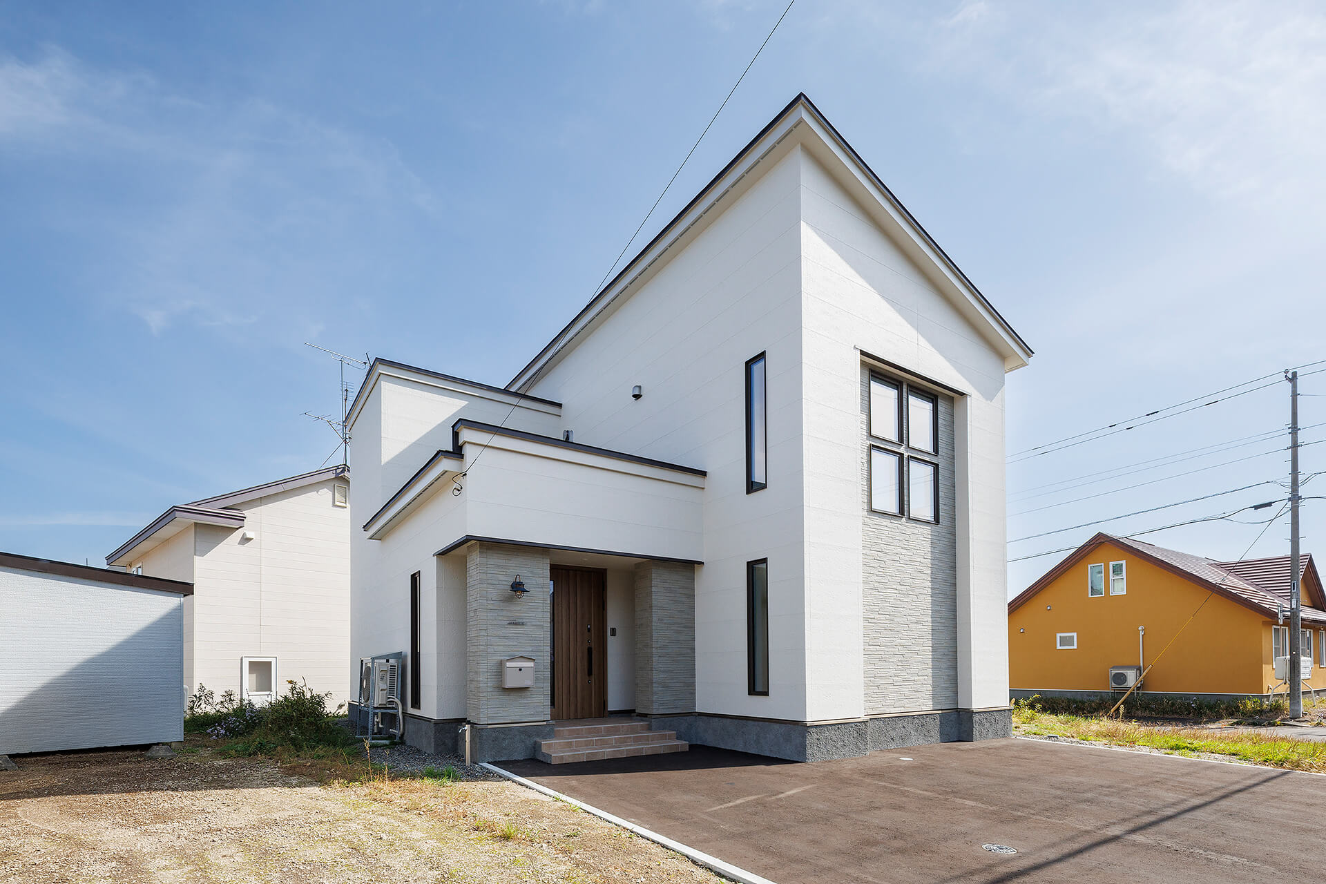 三角のヌックと吹抜けが生む開放感