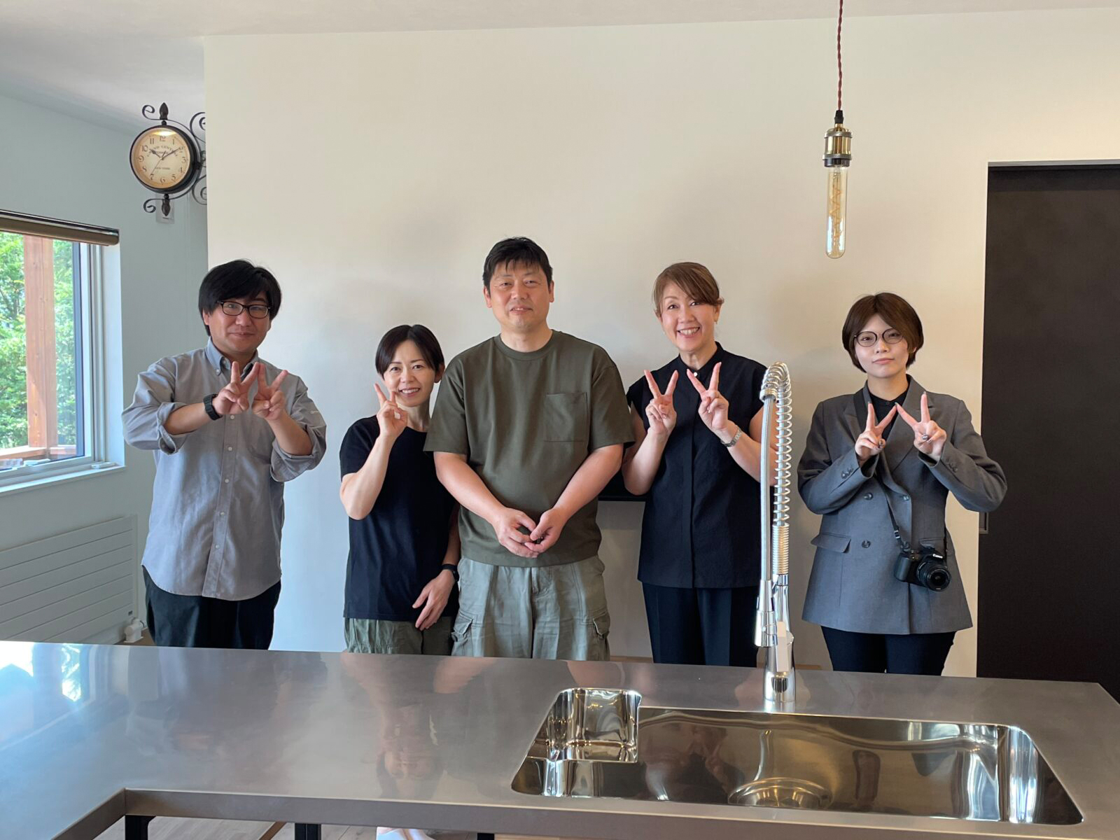 リビングがなくキッチンが主役の家に