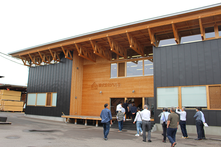 アース21 函館で定例会 – ハルキの事務所や工場など見学