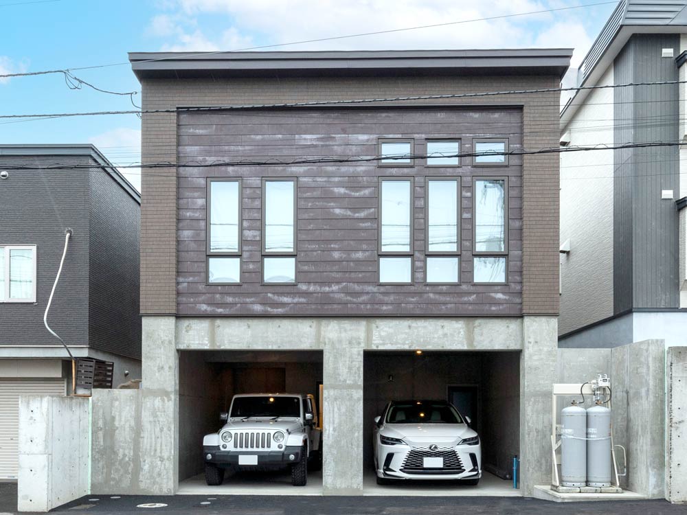 インナーガレージのあるモダンテイストの家