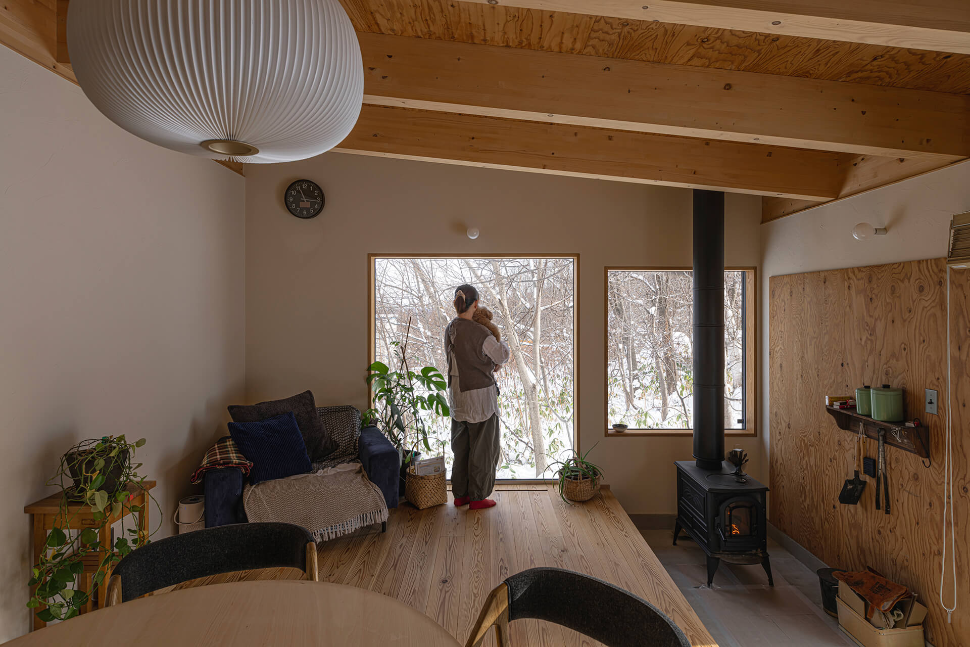 木の香りに包まれた土間のある平屋