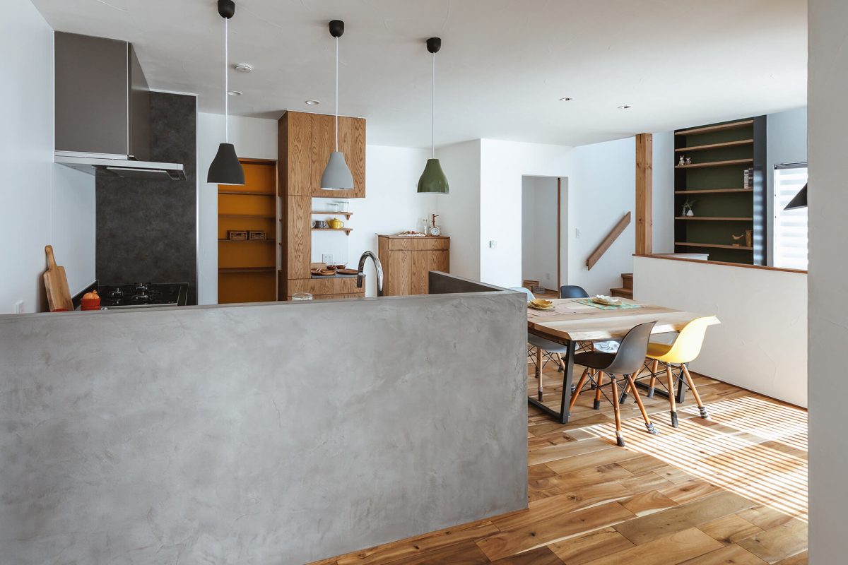 木のぬくもりとモダンなインテリアが調和する