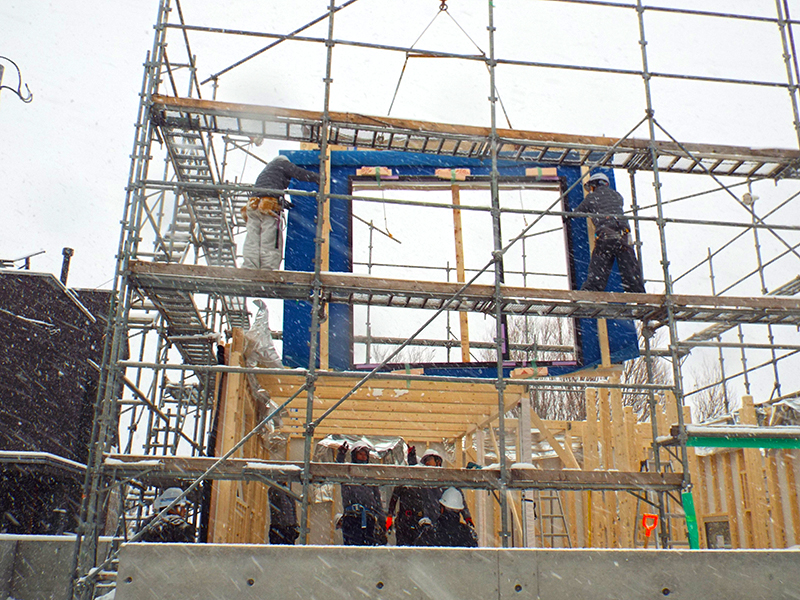 藤城建設 大型パネル工法の建て方工事を公開