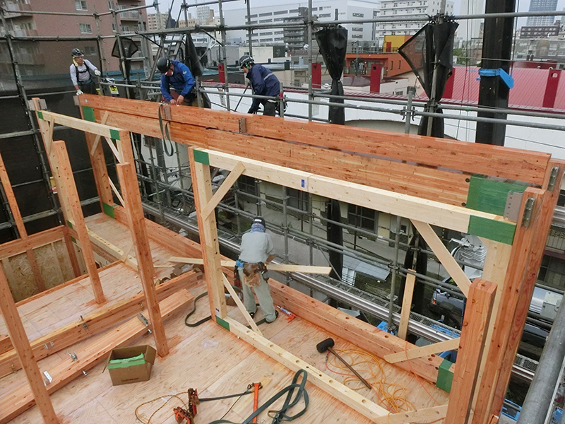 大開口の木造3階建を現場公開