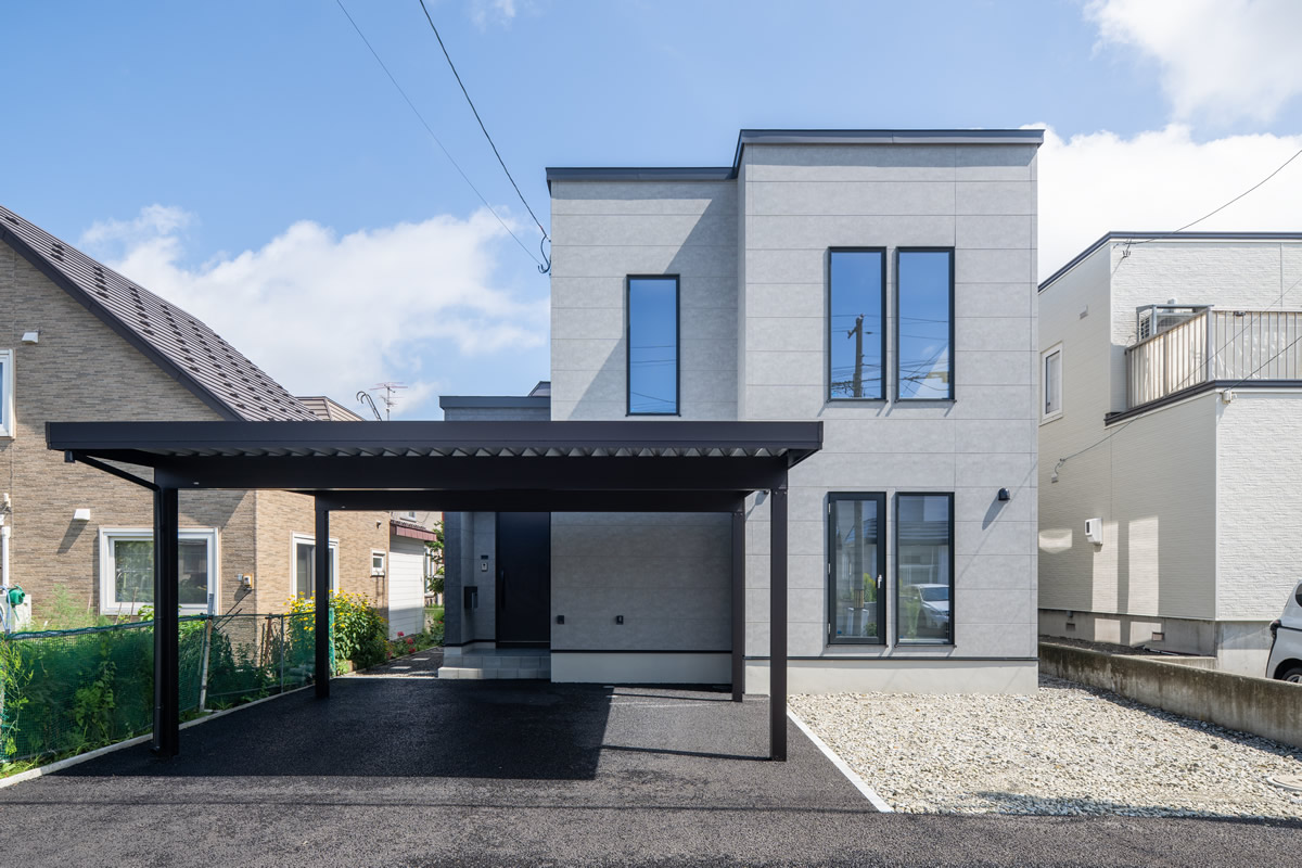 モノトーン+間接照明でホテルライクにくつろぐ住まい