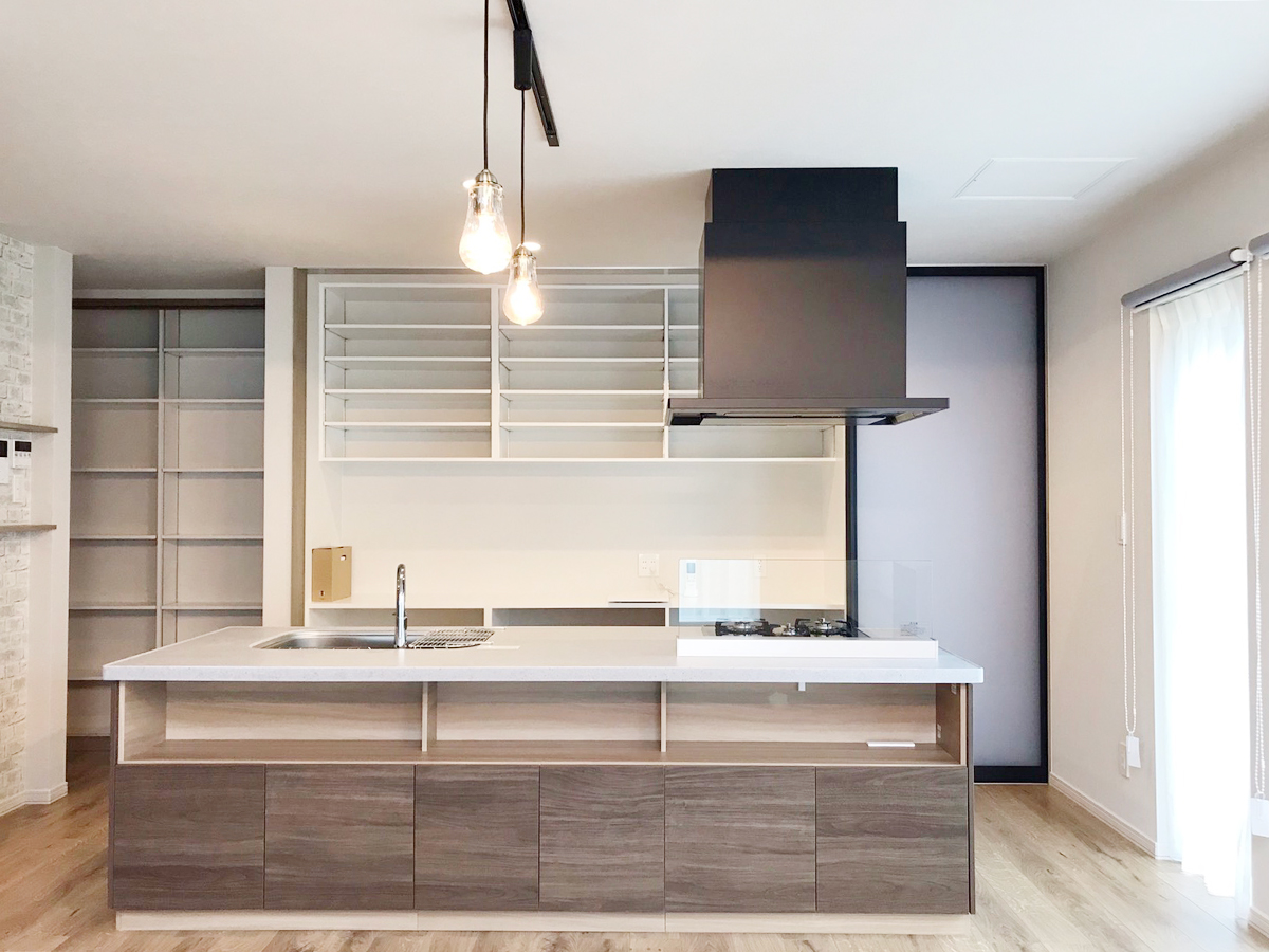 吹き抜けのあるパッシブ換気の都市型住宅