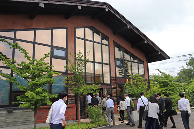 北住都と道木連が道産木材建築見学会