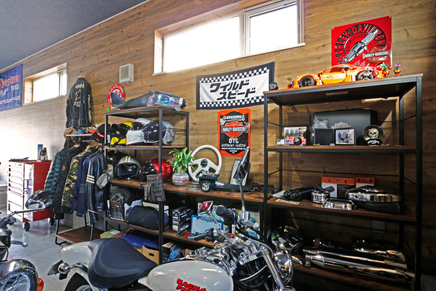 バイクを眺めながら暮らせるガレージハウス