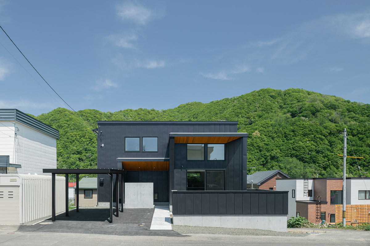 四季の移ろいを愉しむ、ペレットストーブのある住まい